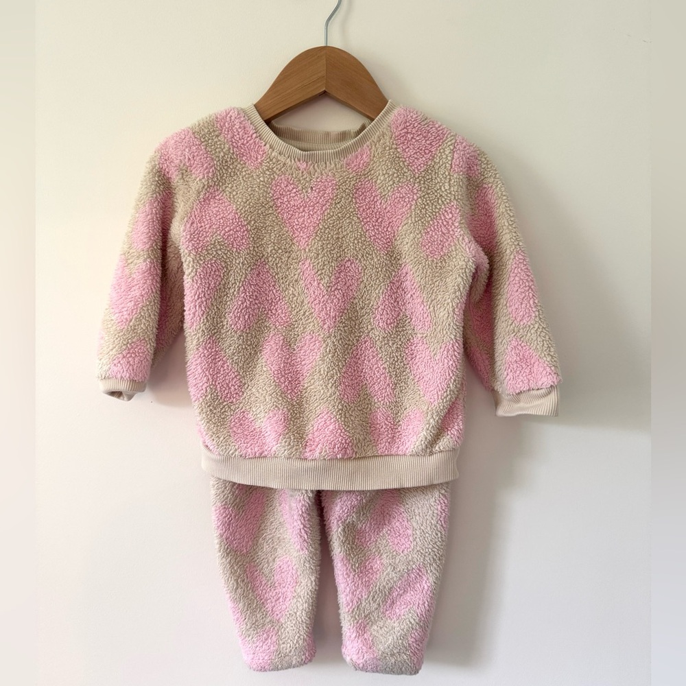 Hannah Anderson fleece sweatshirt with matching pants